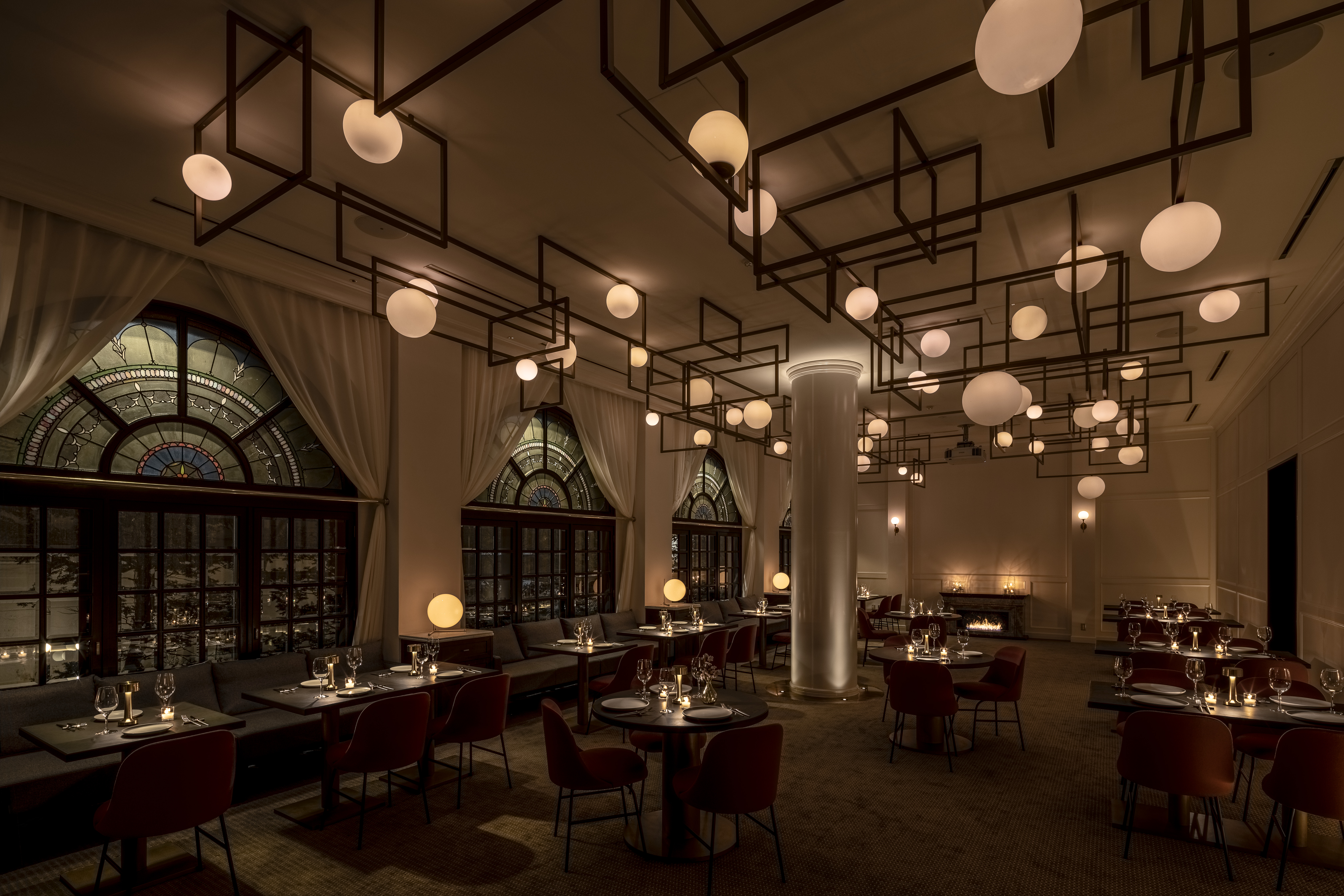 THE BALLでの贅沢ディナー後は、Bar Ignisで大人の2次会を