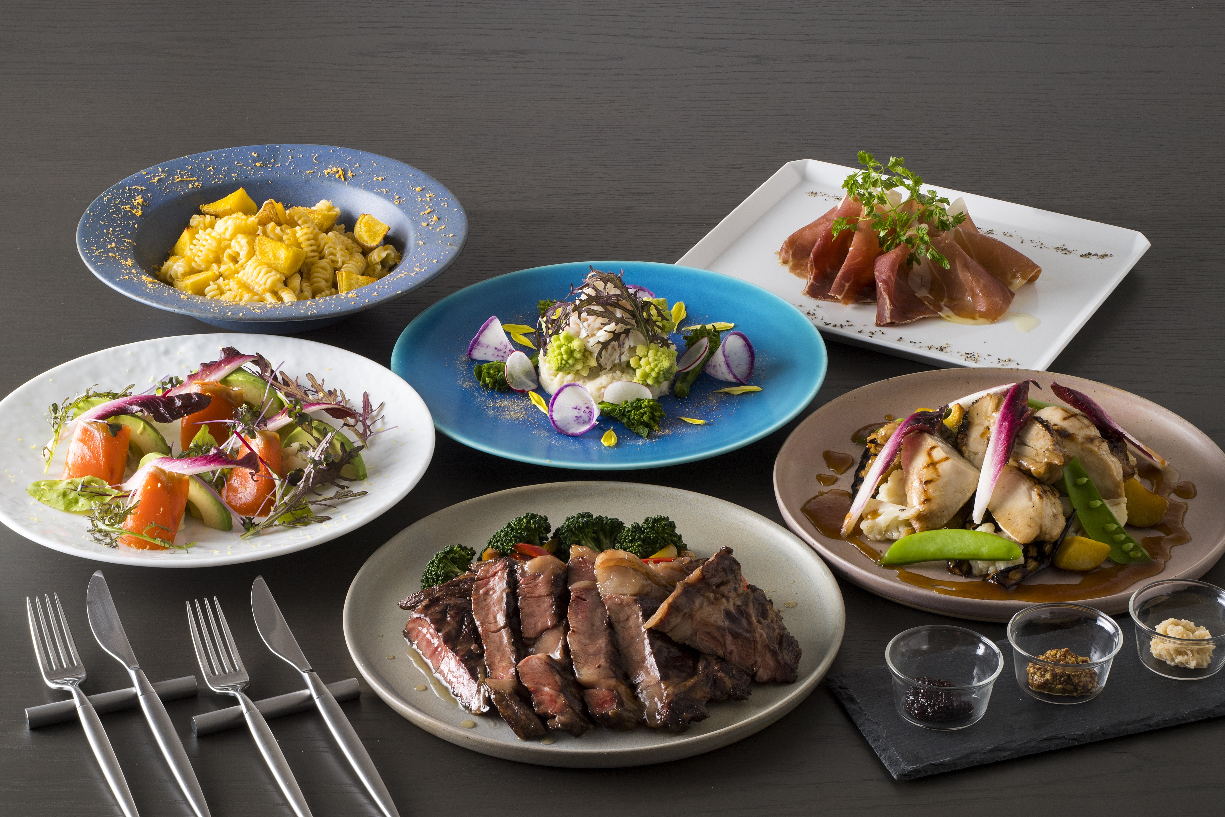 併設のレストランでお食事を楽しんだ後は0分で2次会会場へ