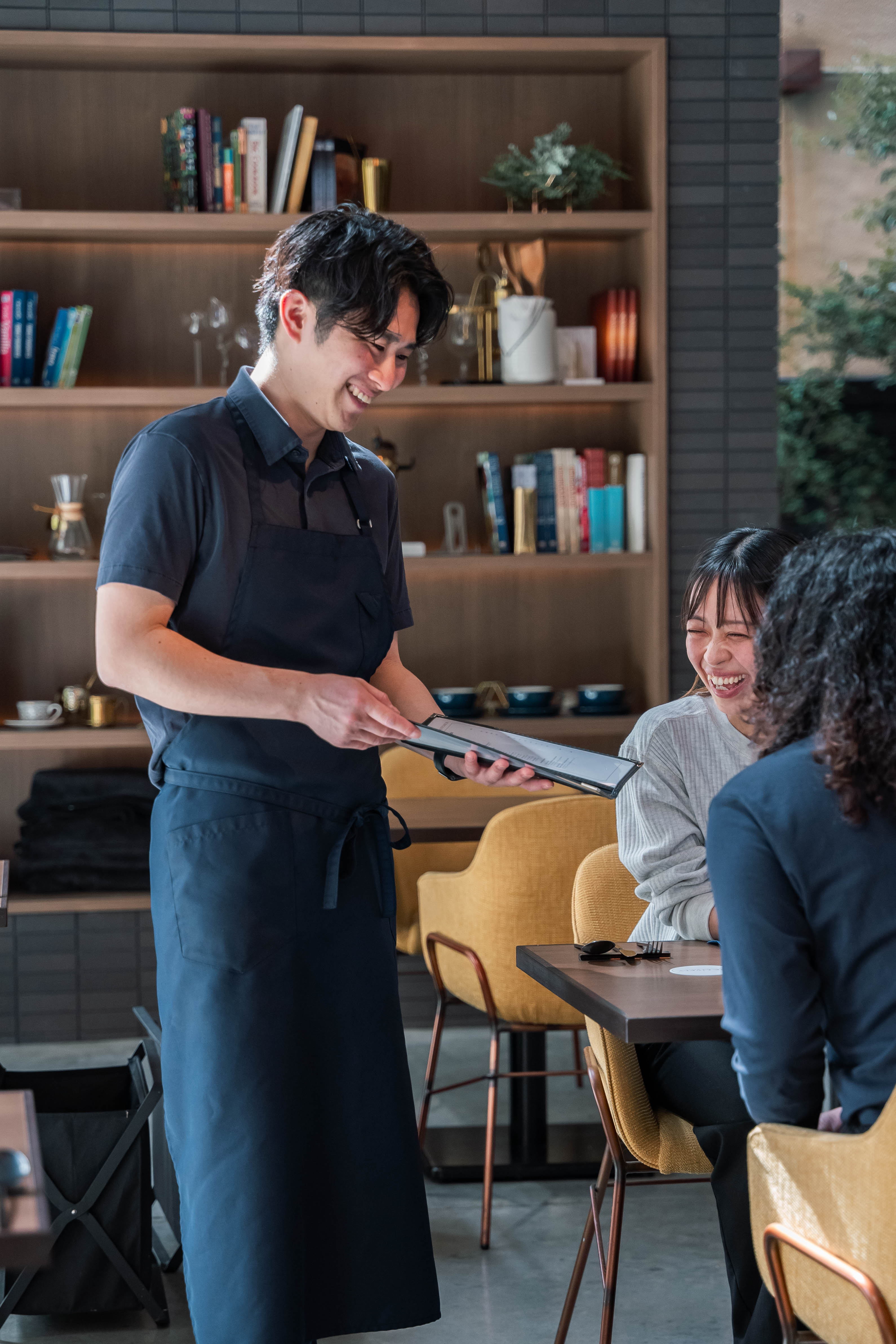 カジュアルに楽しむのが「THE LIVELY KITCHEN」のスタイル