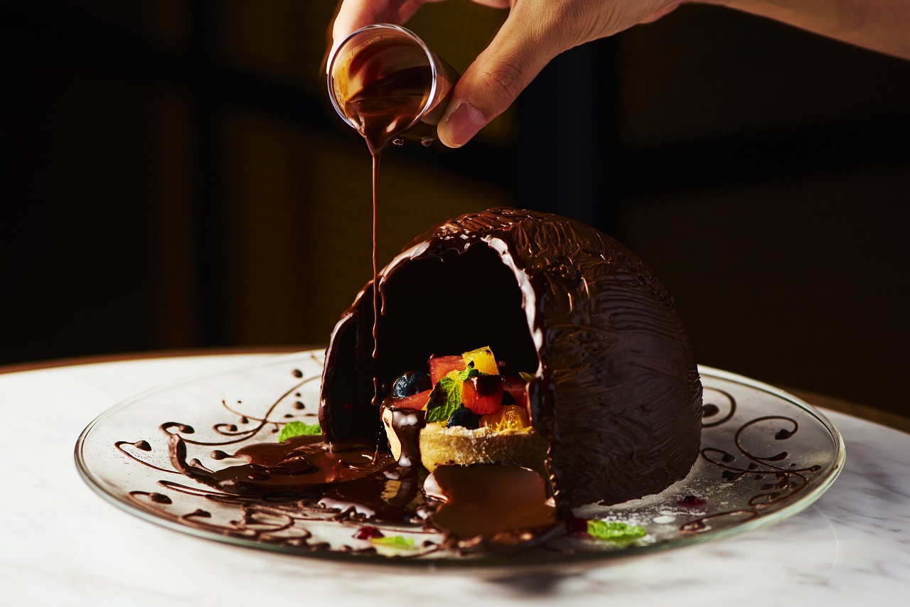 【驚きと感動の演出】チョコドームが溶け出す魔法の瞬間。大切な記念日にサプライズを！