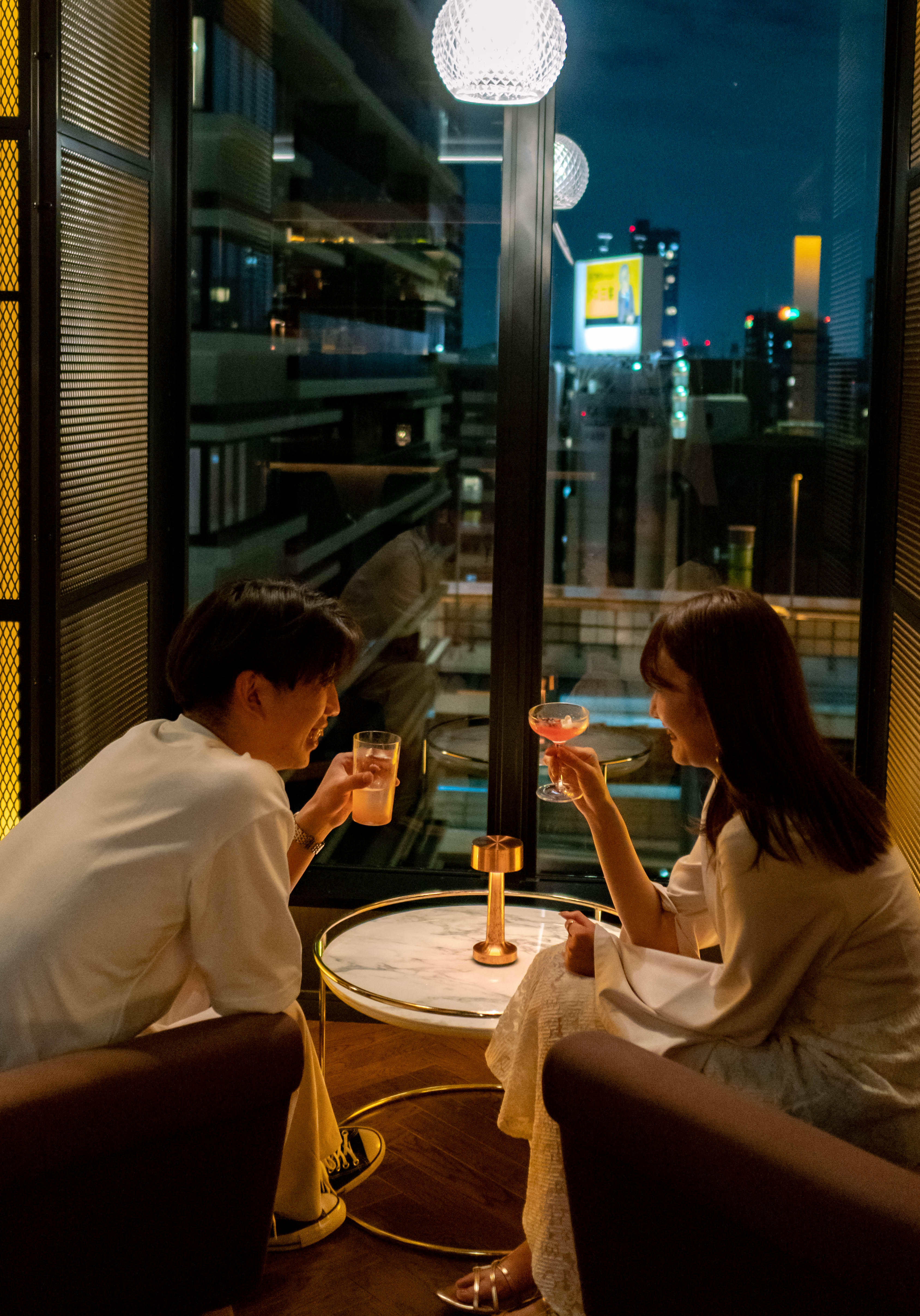 デートの締めくくりは「夜カフェ」で。まだ帰りたくない二人のための特等席☕