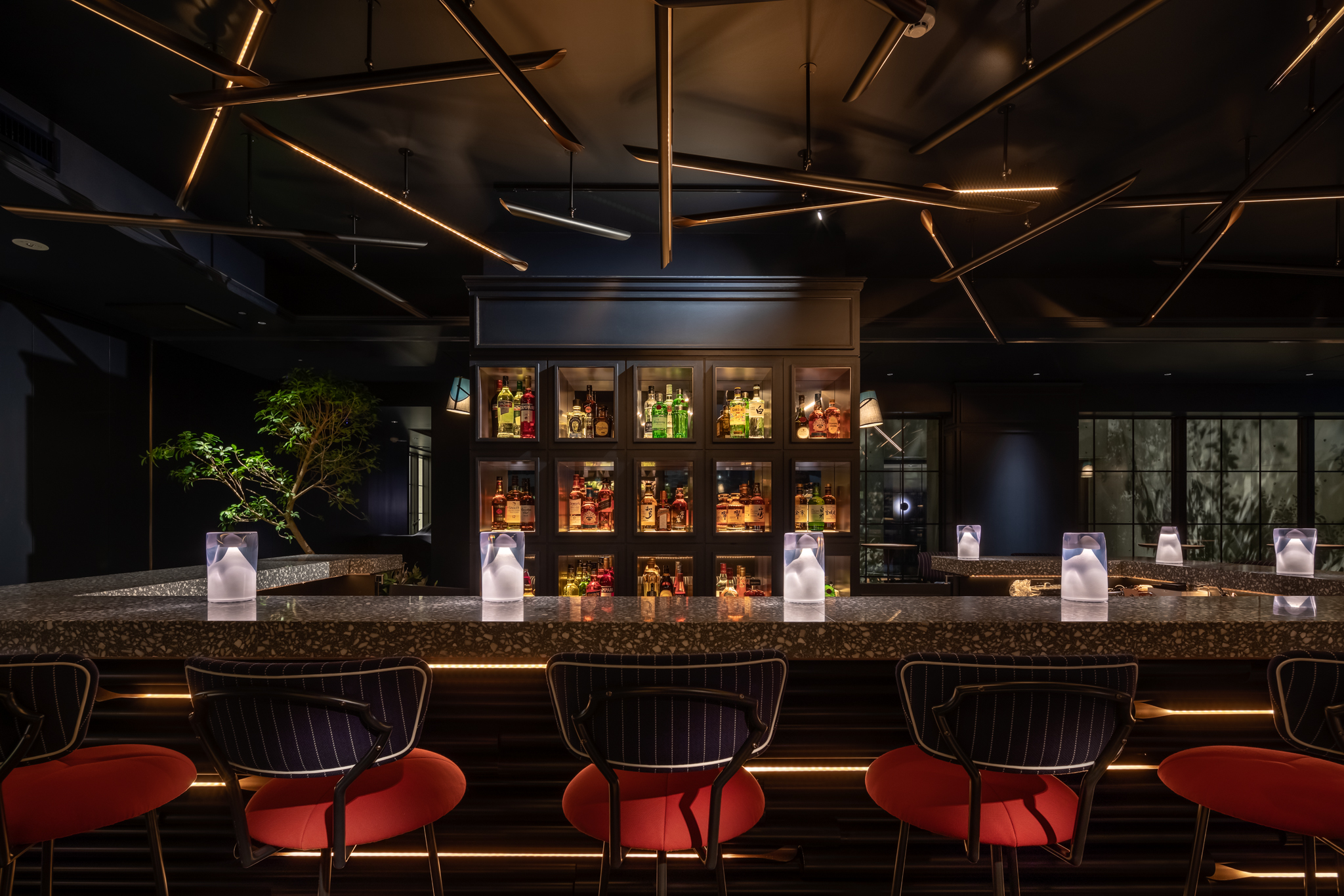 麻布十番、最上階。大人の「アジト」へようこそ。