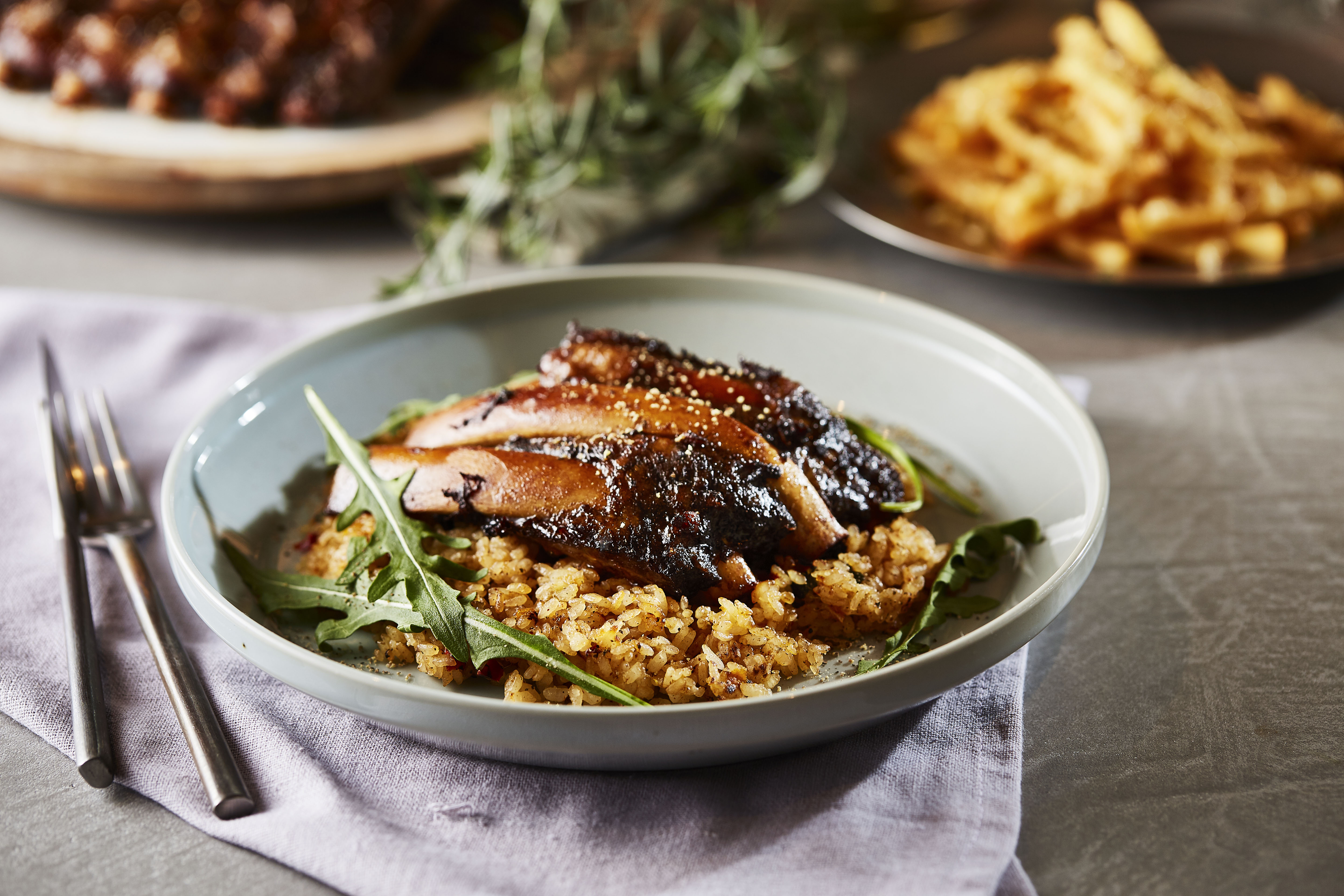 【川崎ランチ】名物スペアリブを豪快に!ボリューム満点プレート