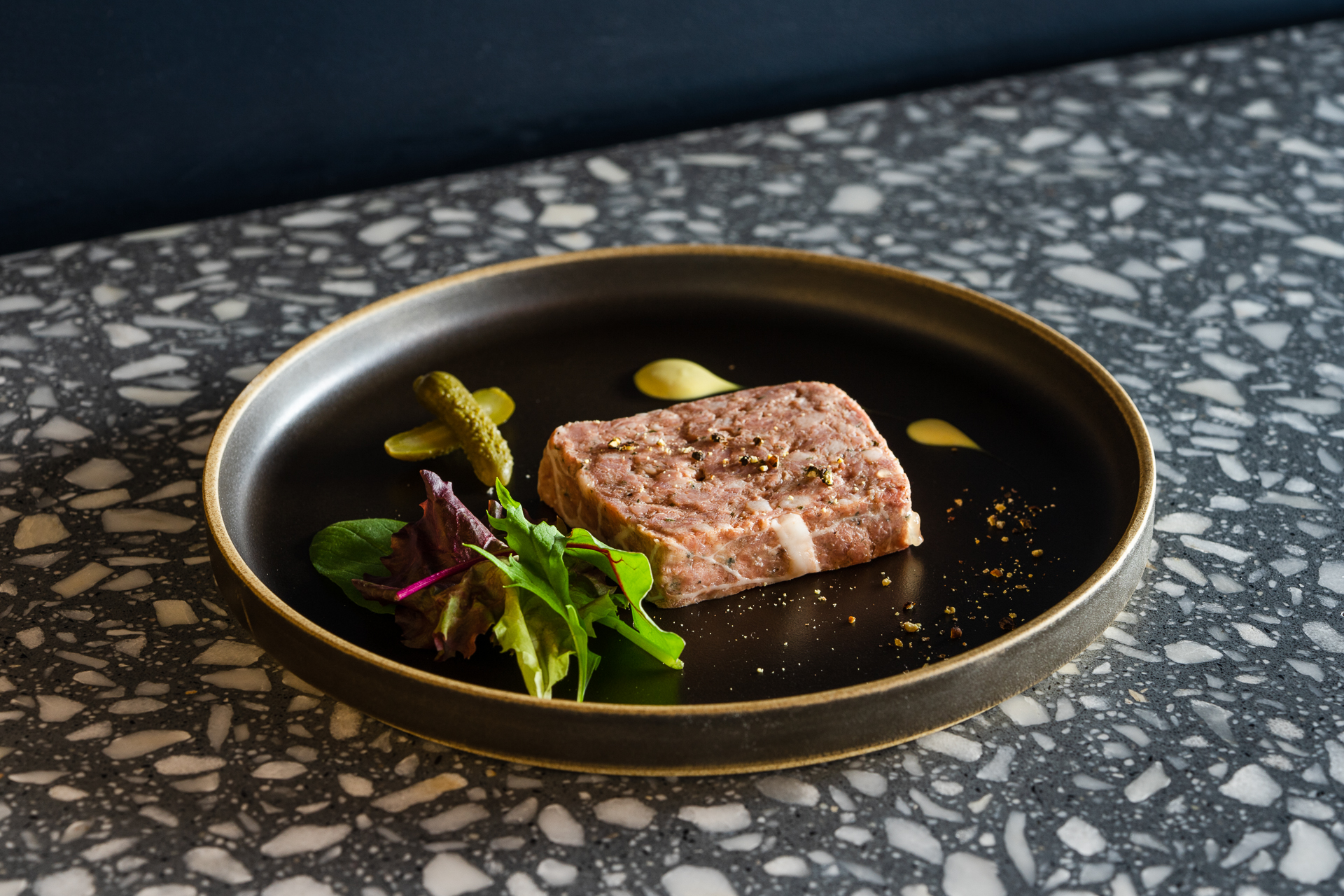 カクテルと楽しむ、王道のパテ・ド・カンパーニュ