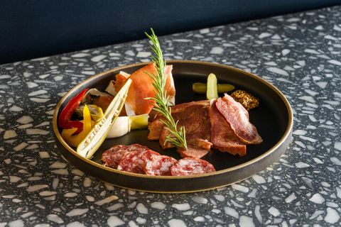 生ハム,サラミ,鴨肉のロースト盛り合わせ