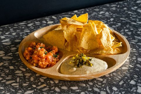 チップス～鰹出汁ディップ＆自家製サルサソース～