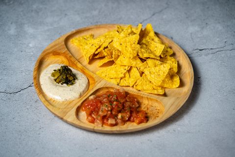 チップス～鰹出汁ディップ＆自家製サルサソース～