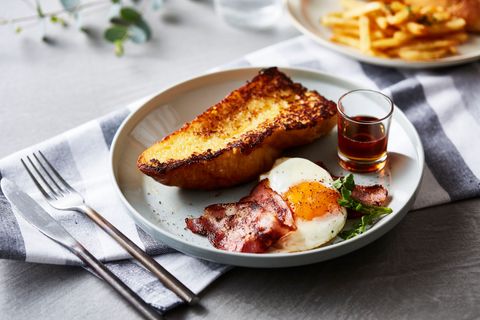 ベーコンエッグフレンチトースト