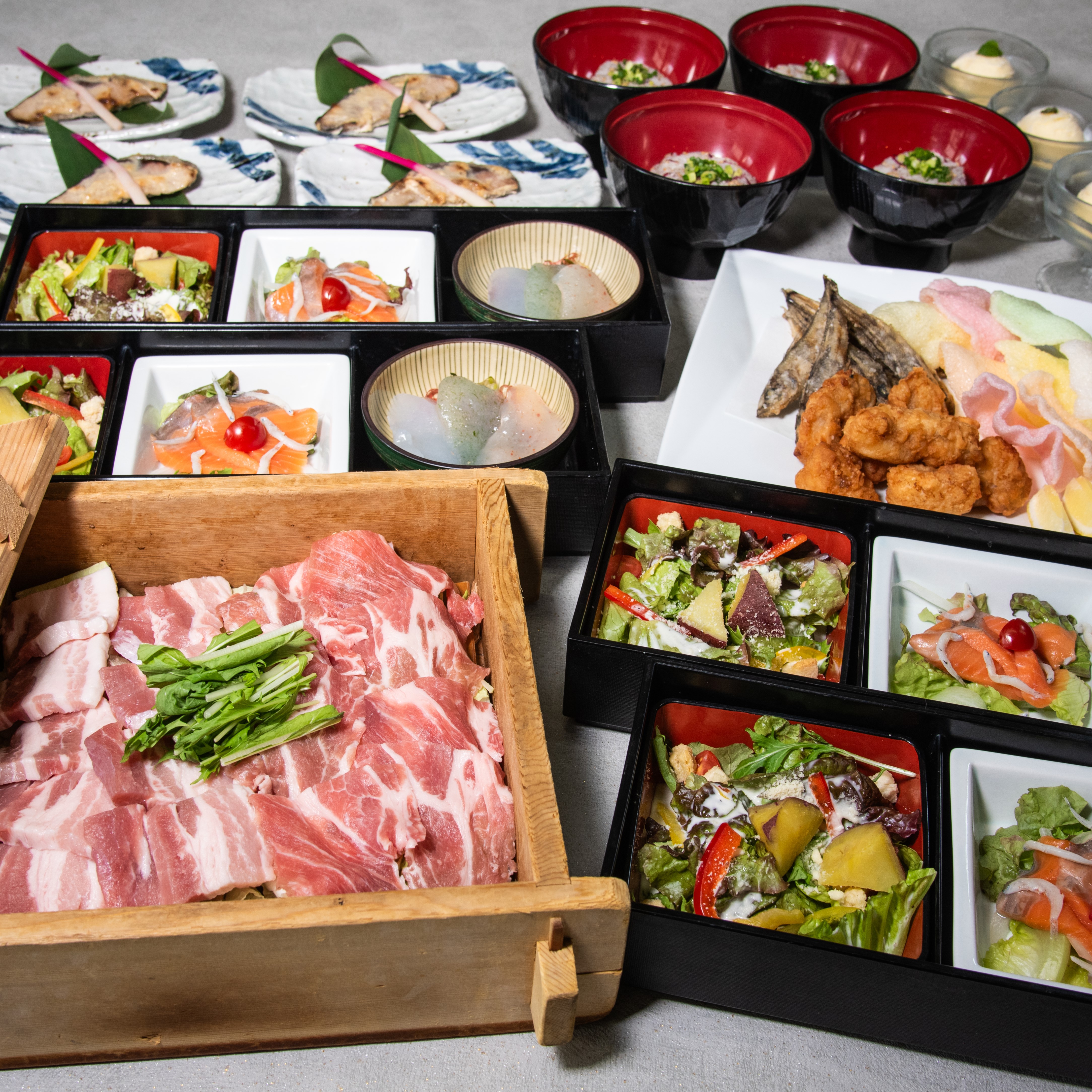 [霜降りハーブ豚2種のせいろ蒸し]10品4,500円【2時間制スタンダード飲み放題付】