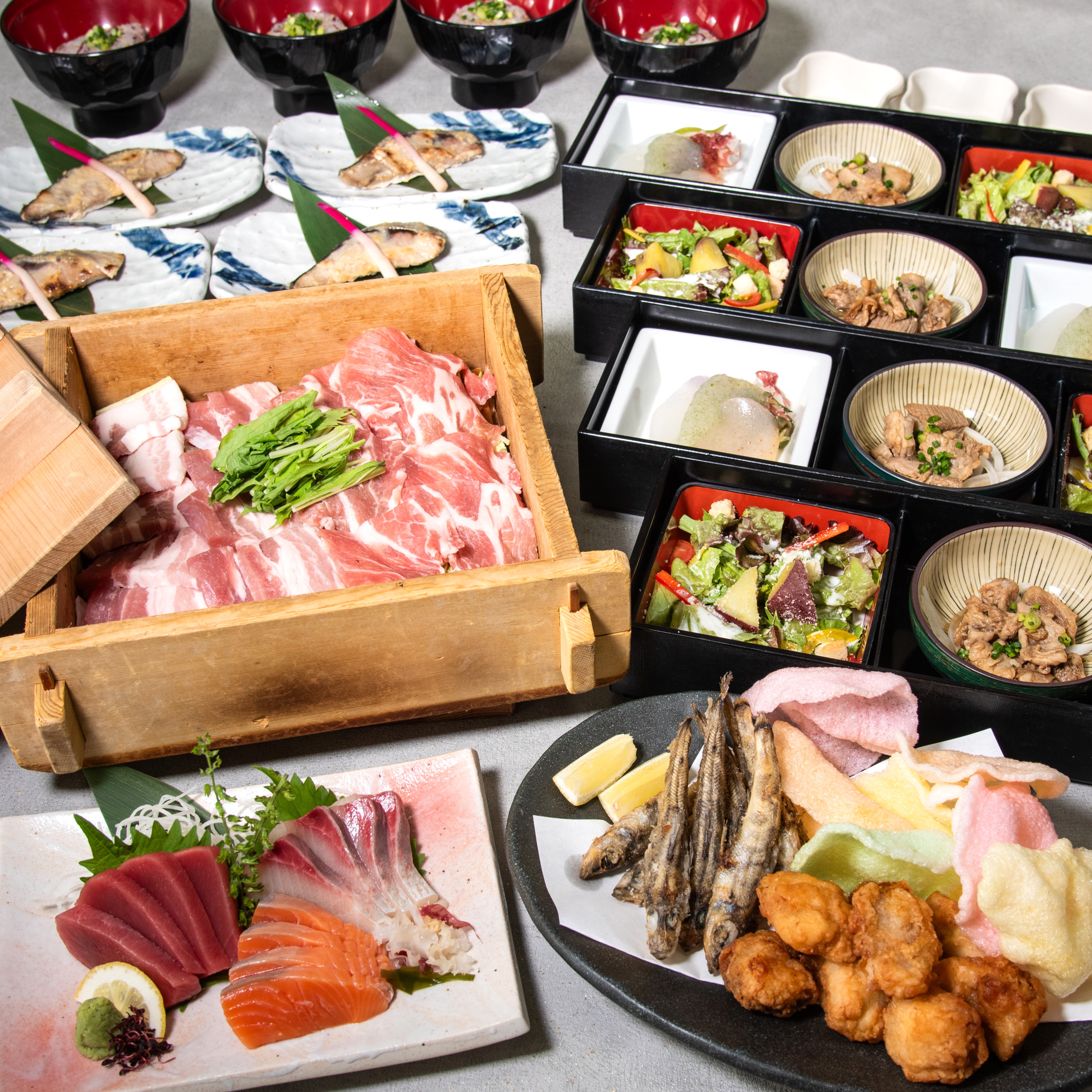 [霜降りハーブ豚2種のせいろ蒸しと刺盛]11品5,000円【2時間制スタンダード飲み放題付】