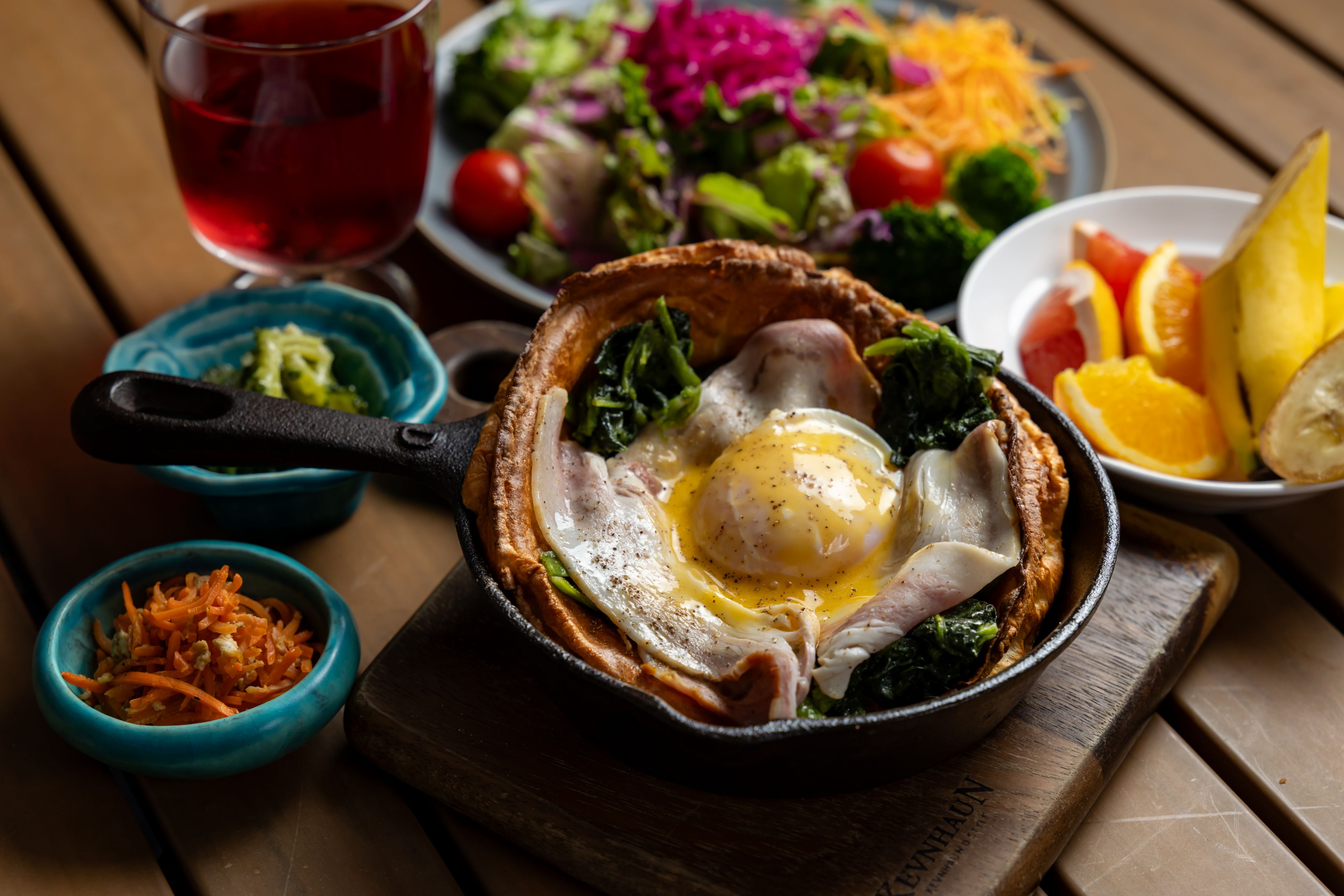 島豆腐を朝食に！エッグベネディクトのダッチパンケーキ！？