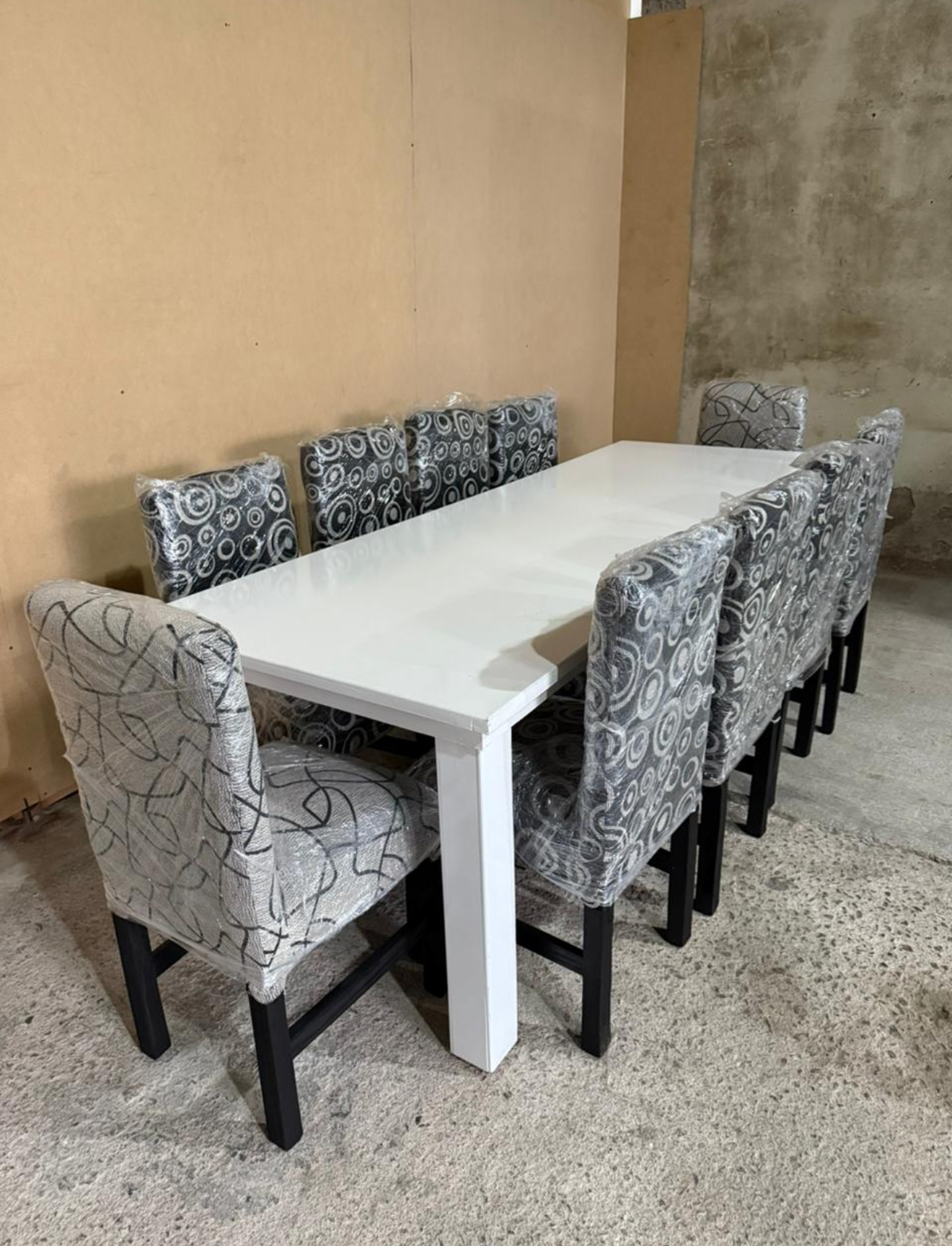 MESA Y 10 SILLAS LISO Y FIRULETTE - Olavarría