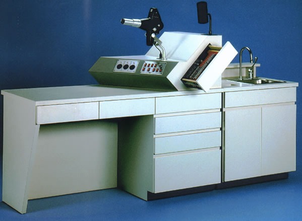 IDI Deluxe Refraction Desk