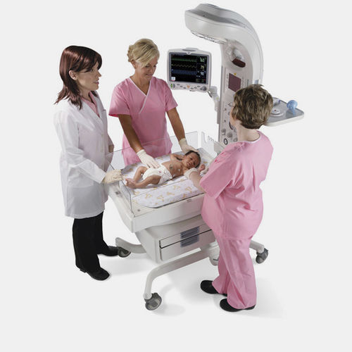 INFANT RADIANT WARMER ON CASTERS GIRAFFE
