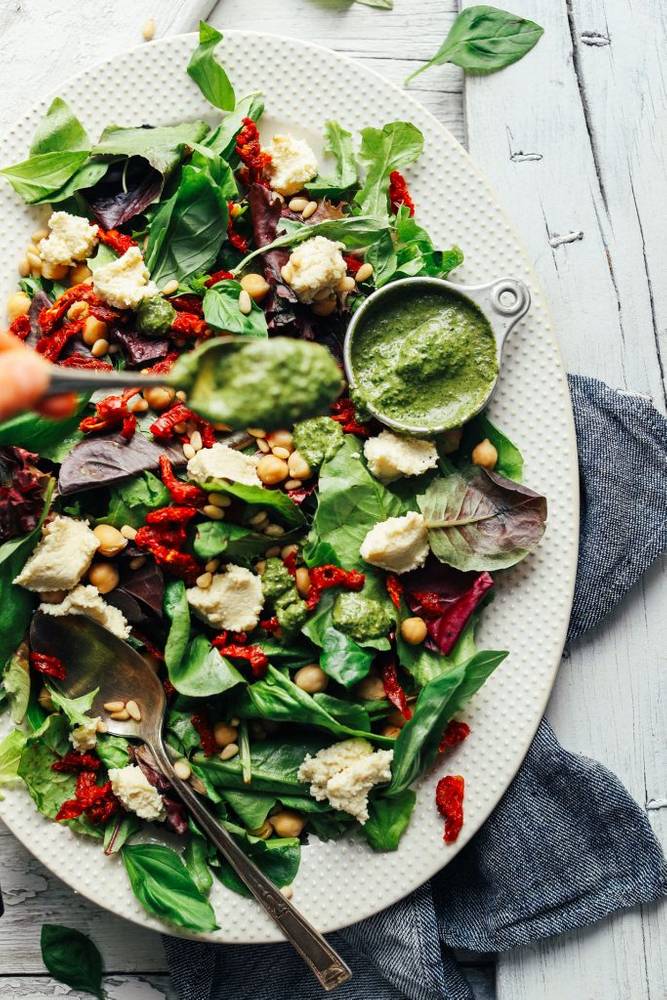 Pesto & Sun-Dried Tomato Green Salad