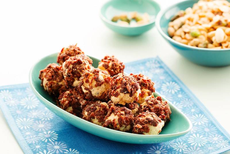 Keto cheddar cheese and bacon balls