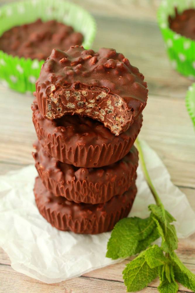 3-Ingredient Chocolate Mint Crunch Cups