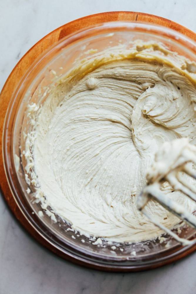 Cashew Buttercream Frosting (2 Ways!)