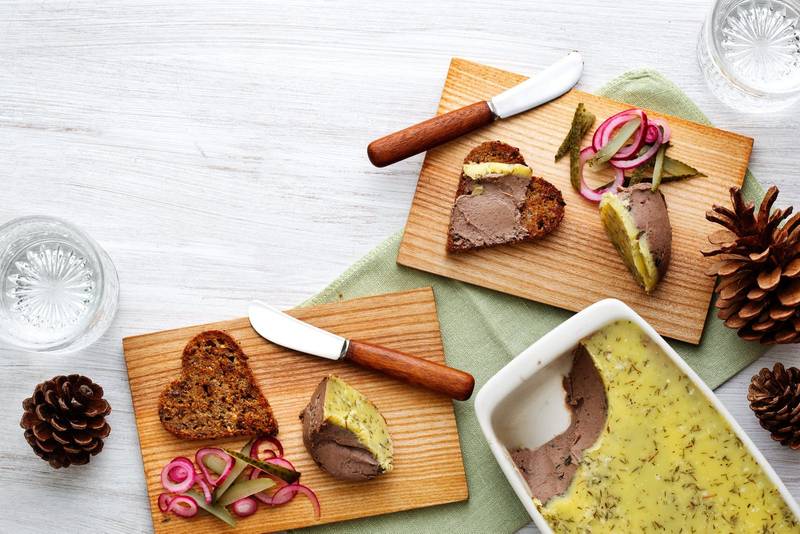 Keto chicken liver paté with thyme butter