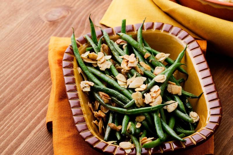 Green beans with garlic and almonds