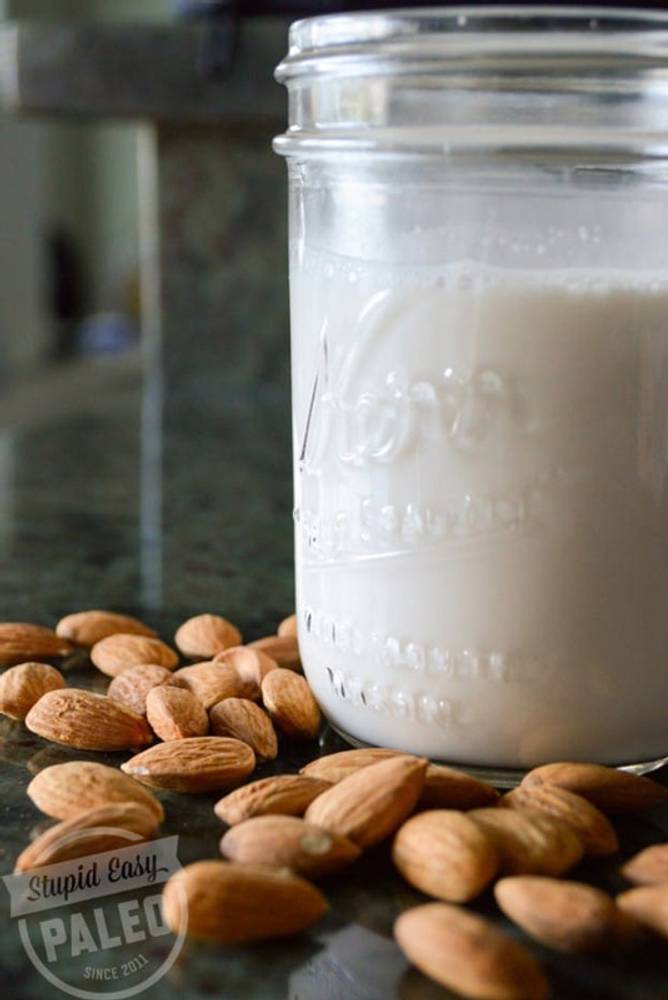 Homemade Almond Milk (Dairy-Free)