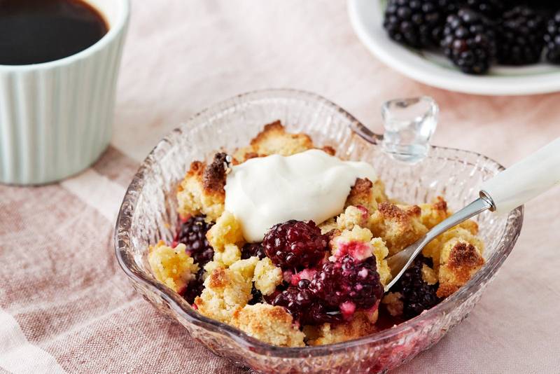 Low-carb blackberry cobbler