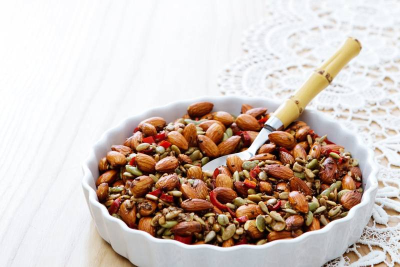 Spicy almond and seed mix