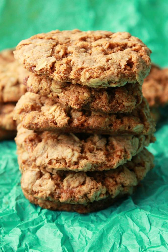 Simple Vegan Oatmeal Cookies