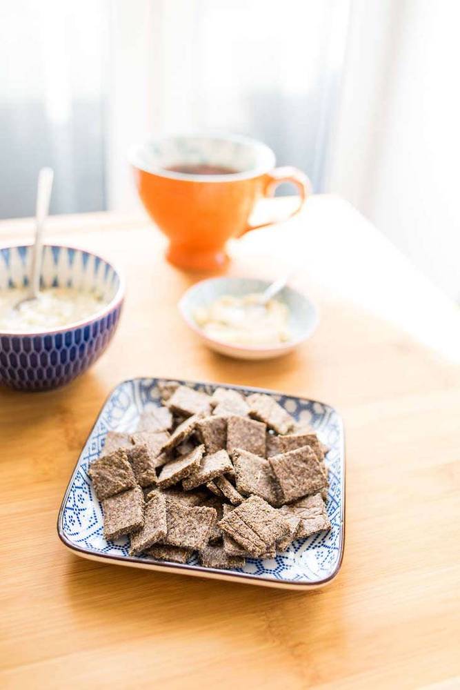 Keto Garlic Chia Crackers Recipe