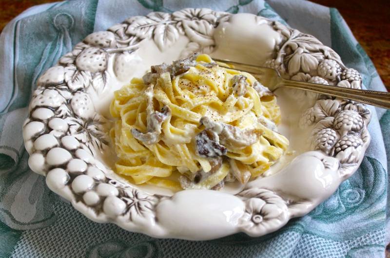 Fettuccine with Mushroom and Ricotta Cream Sauce