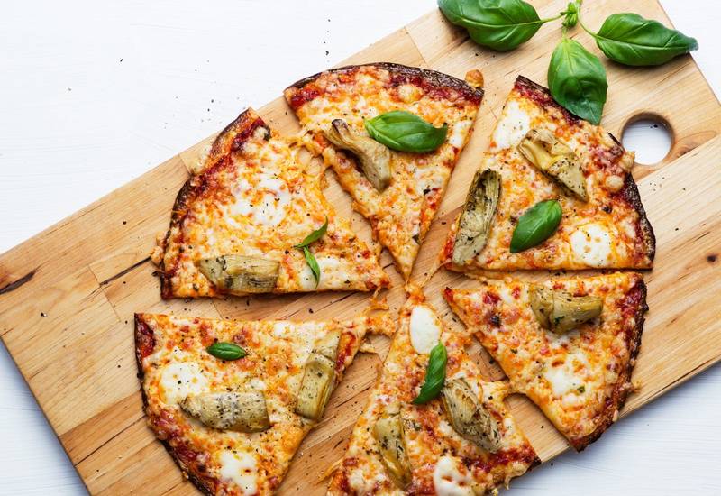 Low-carb cauliflower pizza with artichokes