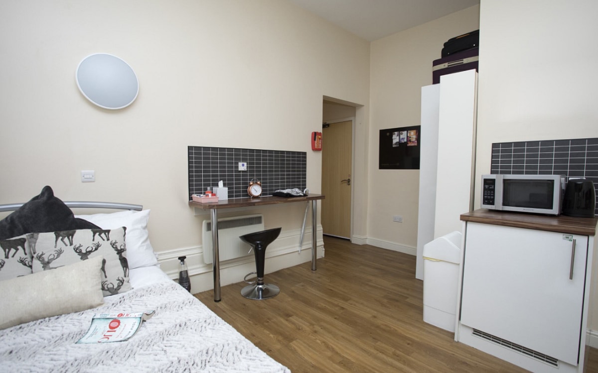 Student Castle Daisybank Villas — student accommodation photo
