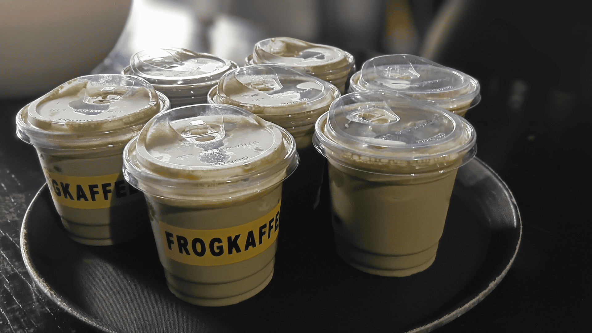 A cup of coffee from the FROGKAFFEE gallery.