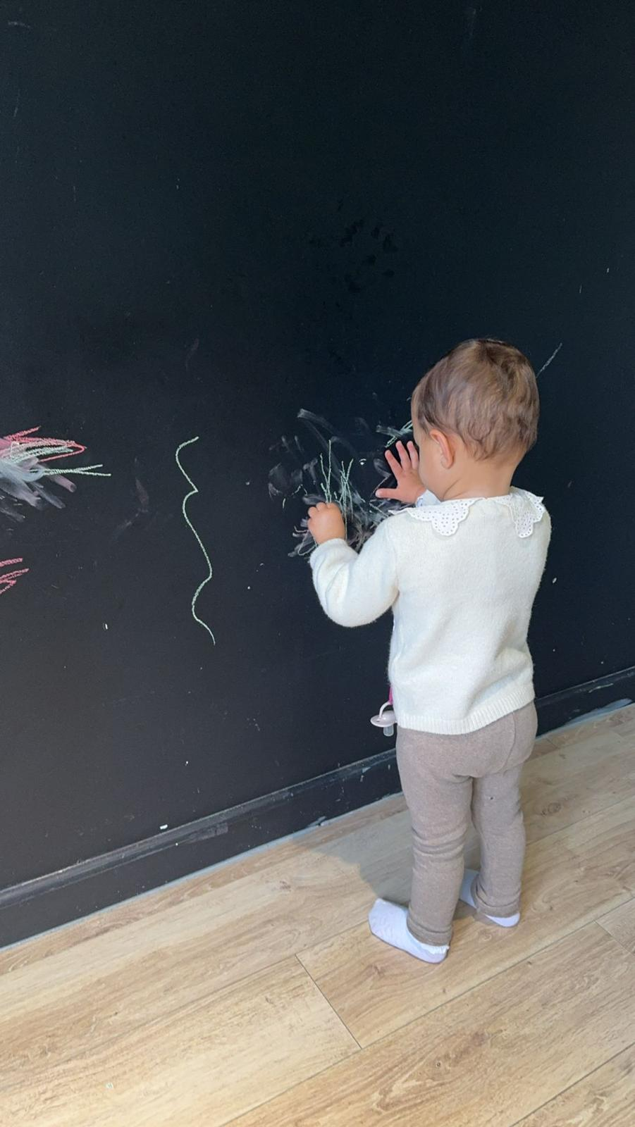 Children and a teacher in a classroom.