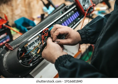 Поправка на мали Електрични возила - Servicing an electric scooter