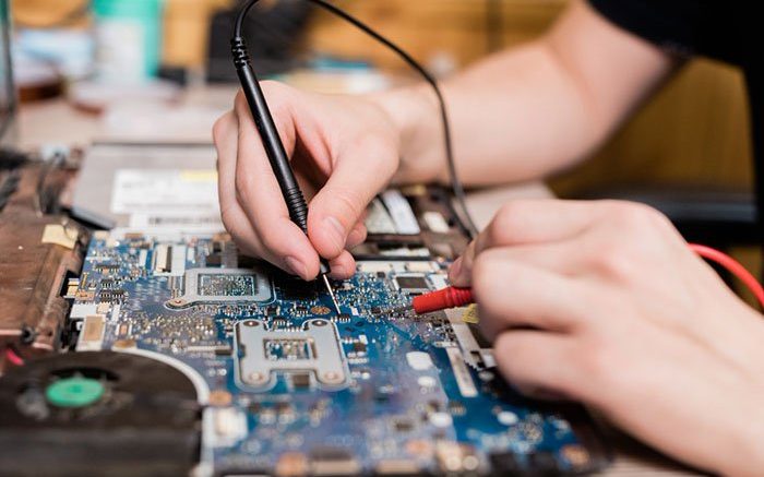Сервис за Компјутери и Лаптопи - The inside of a computer case with components.