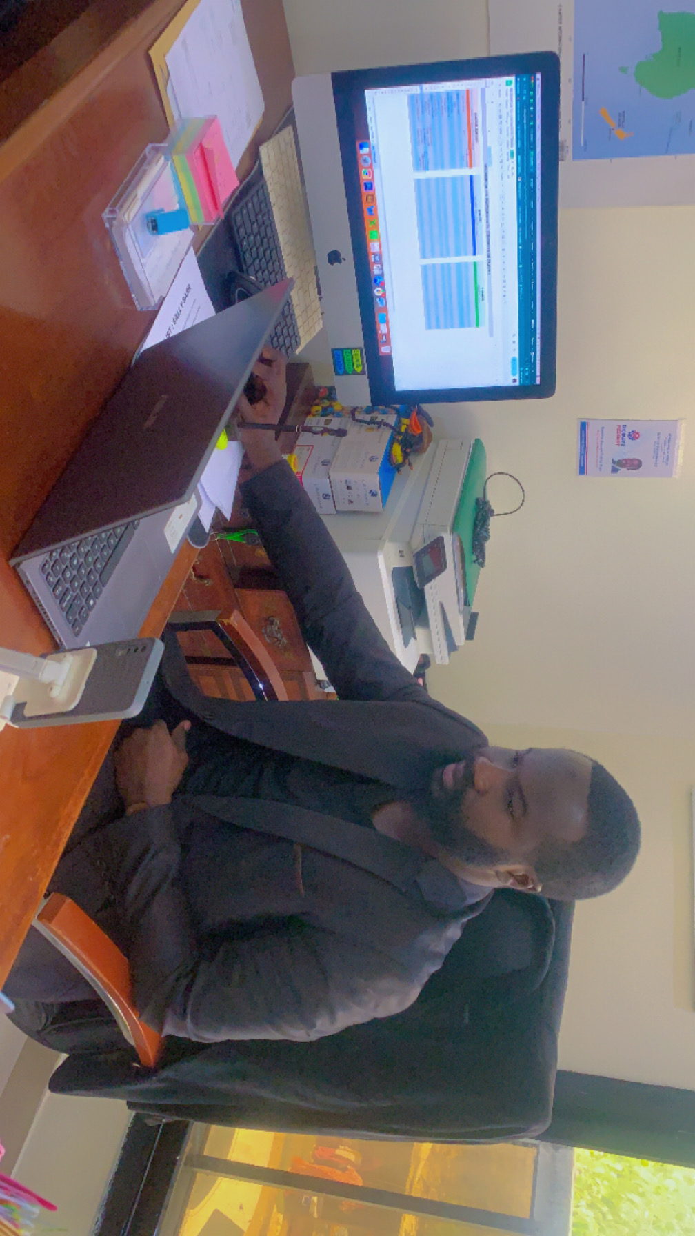 Concept de voyage avec chapeau et passeport