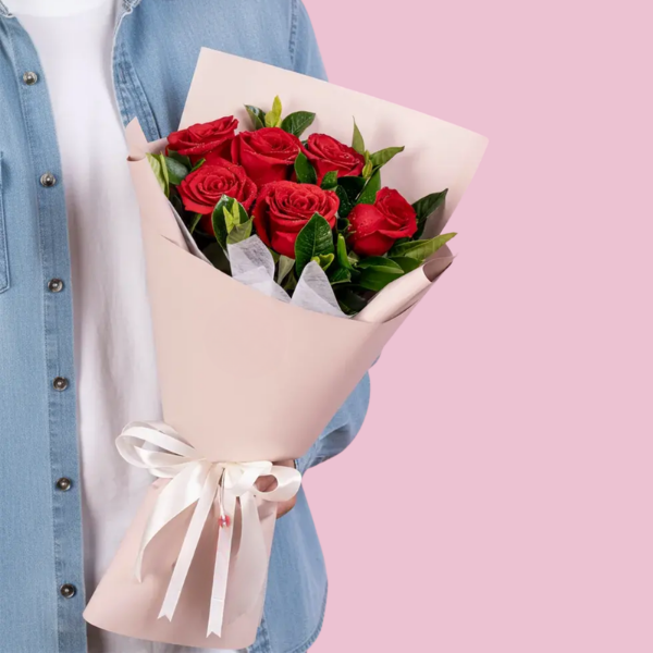 Ramo de 7 Rosas Rojas "Pasión Escarlata"