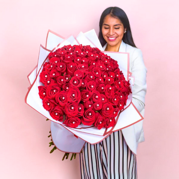 Ramo de 100 Rosas Rojas Pasión Perladas