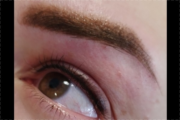 Kestopigmentointi: vahvistus silmän rajaus 3 kk sisällä