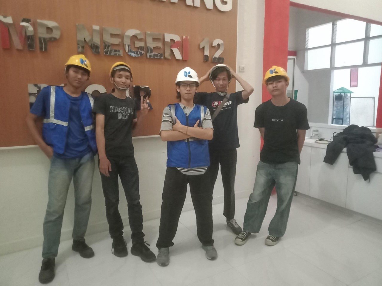 Proyek Instalasi SMP Negeri 12