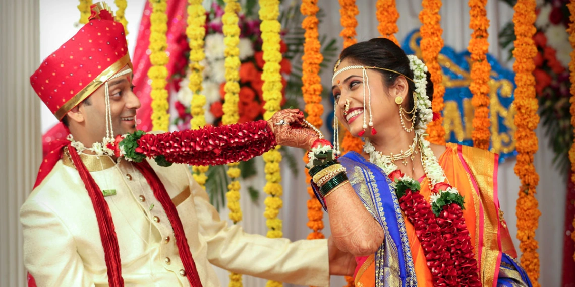 Indian wedding photography by Candid Clicks in Thane