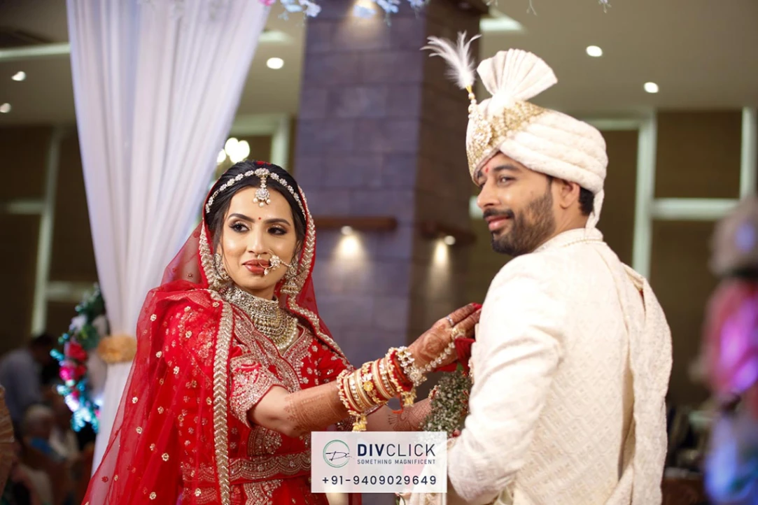 Indian wedding photography by DivClick in Vadodara