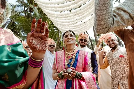 Indian wedding photography by Elisa K Photography in Candolim