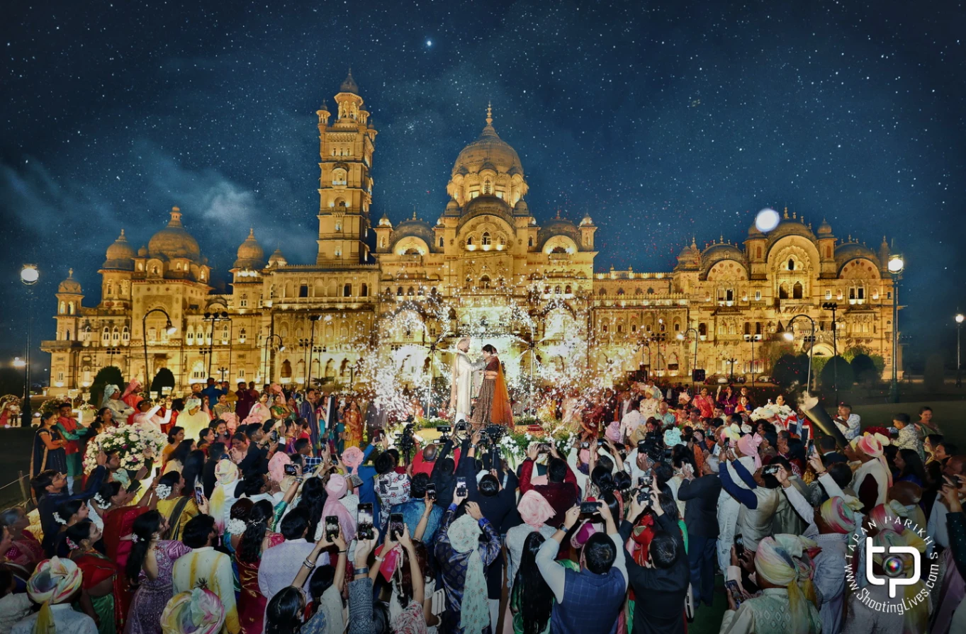 Indian wedding photography by Tapan Parikh's Shooting Lives in Vadodara