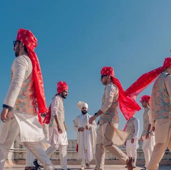 Portfolio image 7 for Huesoflife, a photographer in Thane specializing in traditional, fine art, vintage, candid, drone, artistic, photojournalistic, black and white, lifestyle.