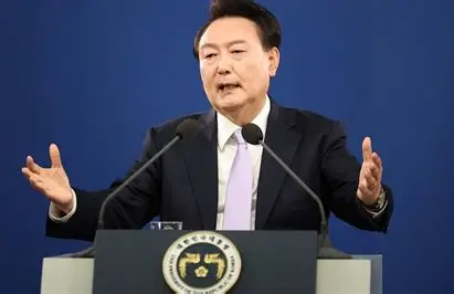 ދެކުނުކޮރެއާގެ ރައީސް ފަސްއަހަރަށް ޖަލަށް ލައިފި