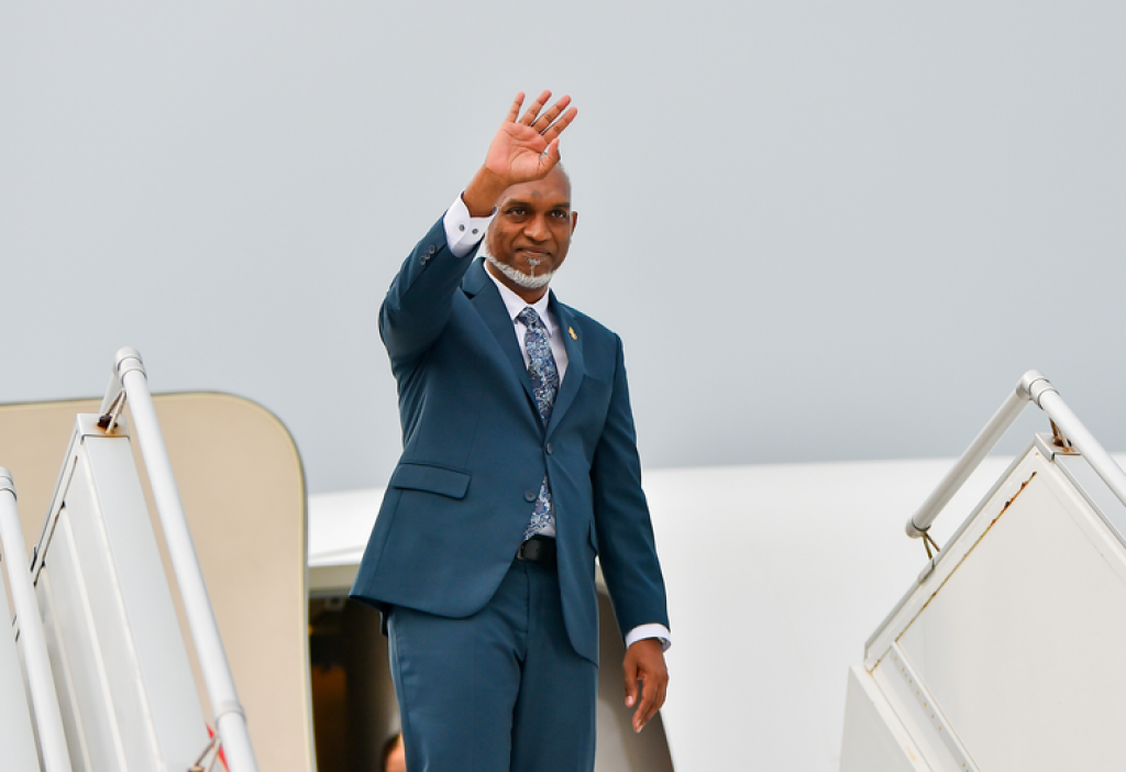 ރަސްމީ ދަތުރުފުޅެއްގައި ރައީސް ބަނގްލަދޭޝްއަށް ފުރާވަޑައިގެންފި