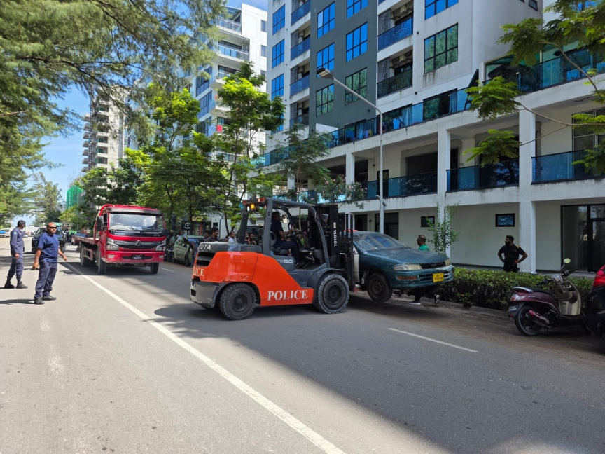 ގަވާއިދާ ހިލާފަށް ޕާކްކޮށްފައި ހުރި އުޅަނދުތައް ނެގުމުގެ މަސައްކަތް ފަށަނީ