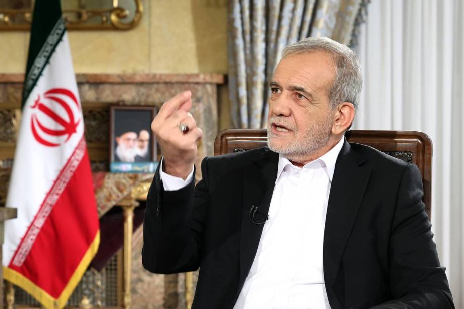 އީރާނާ ދެކޮޅަށް މުޅި ދުނިޔެ ތެދުވިޔަސް، ހައްގު ދޫނުކުރާނެ ކަމަށް ރައީސް ޕެޒެޝްކިއަން ވިދާޅުވެއްޖެ